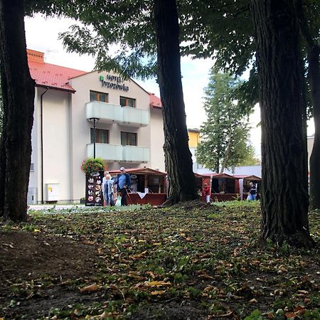Hotel Brzozowka ブスコ・ズドロイ エクステリア 写真