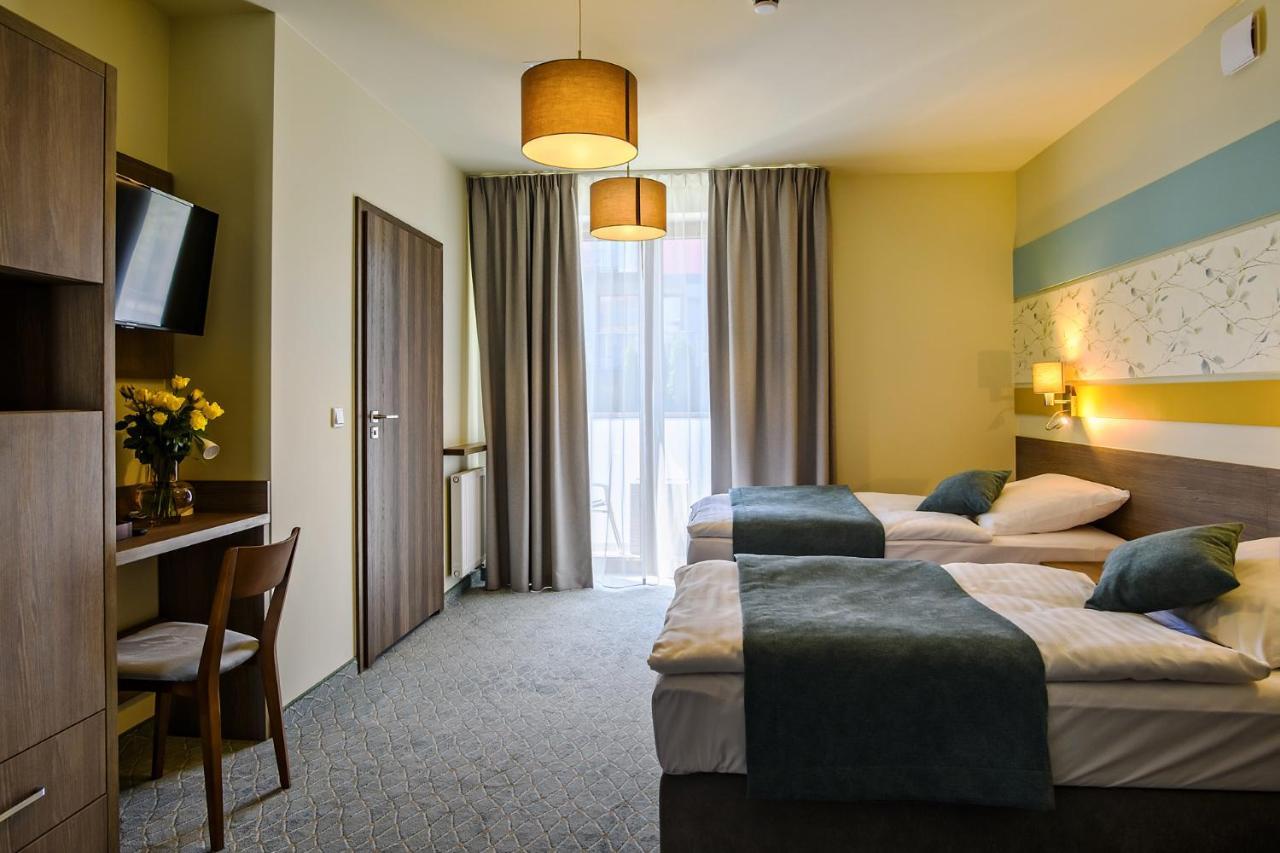 Hotel Brzozowka ブスコ・ズドロイ エクステリア 写真