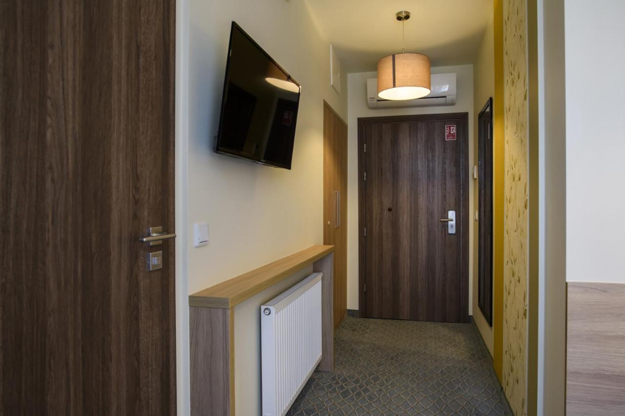 Hotel Brzozowka ブスコ・ズドロイ エクステリア 写真