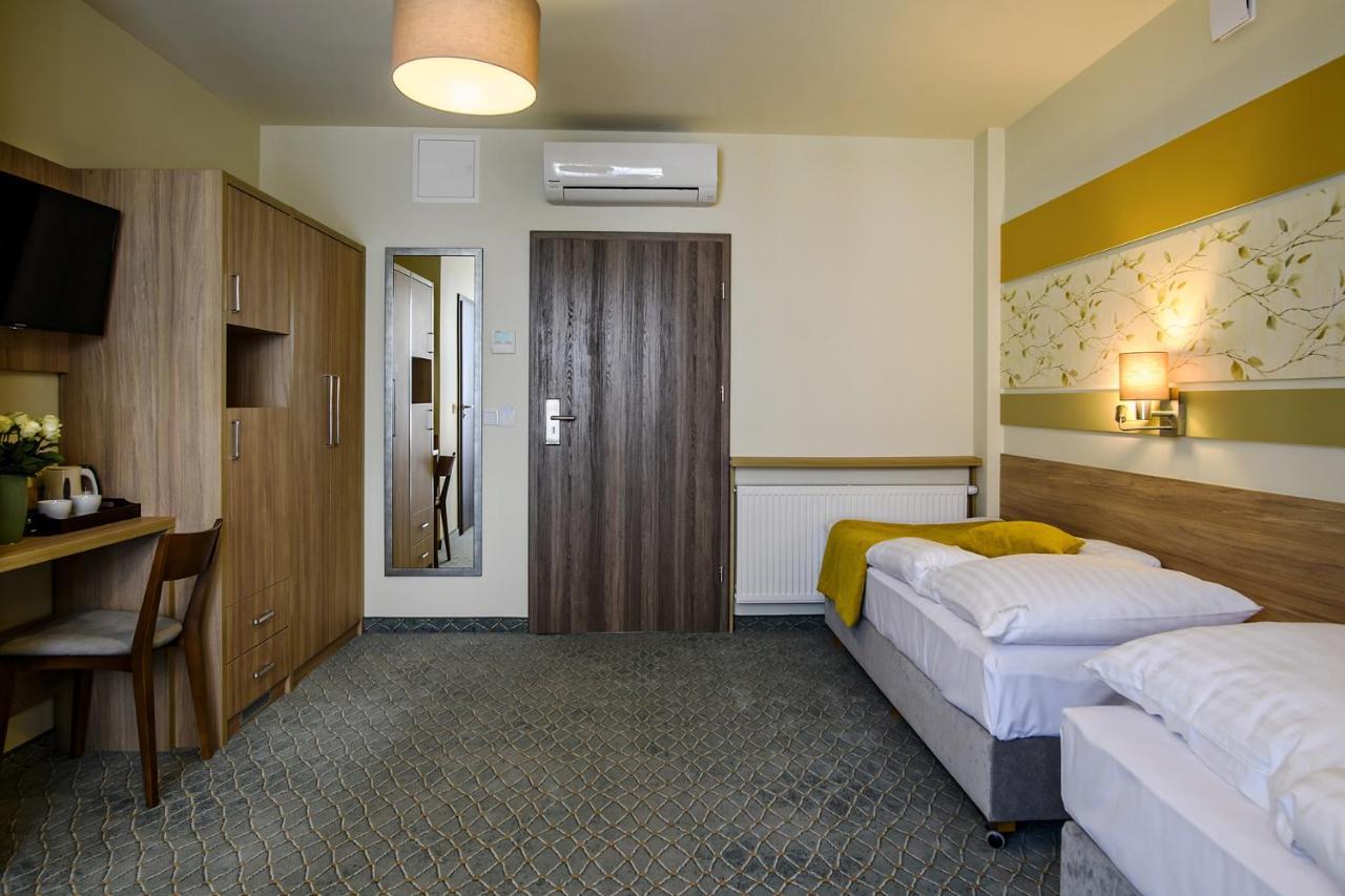 Hotel Brzozowka ブスコ・ズドロイ エクステリア 写真