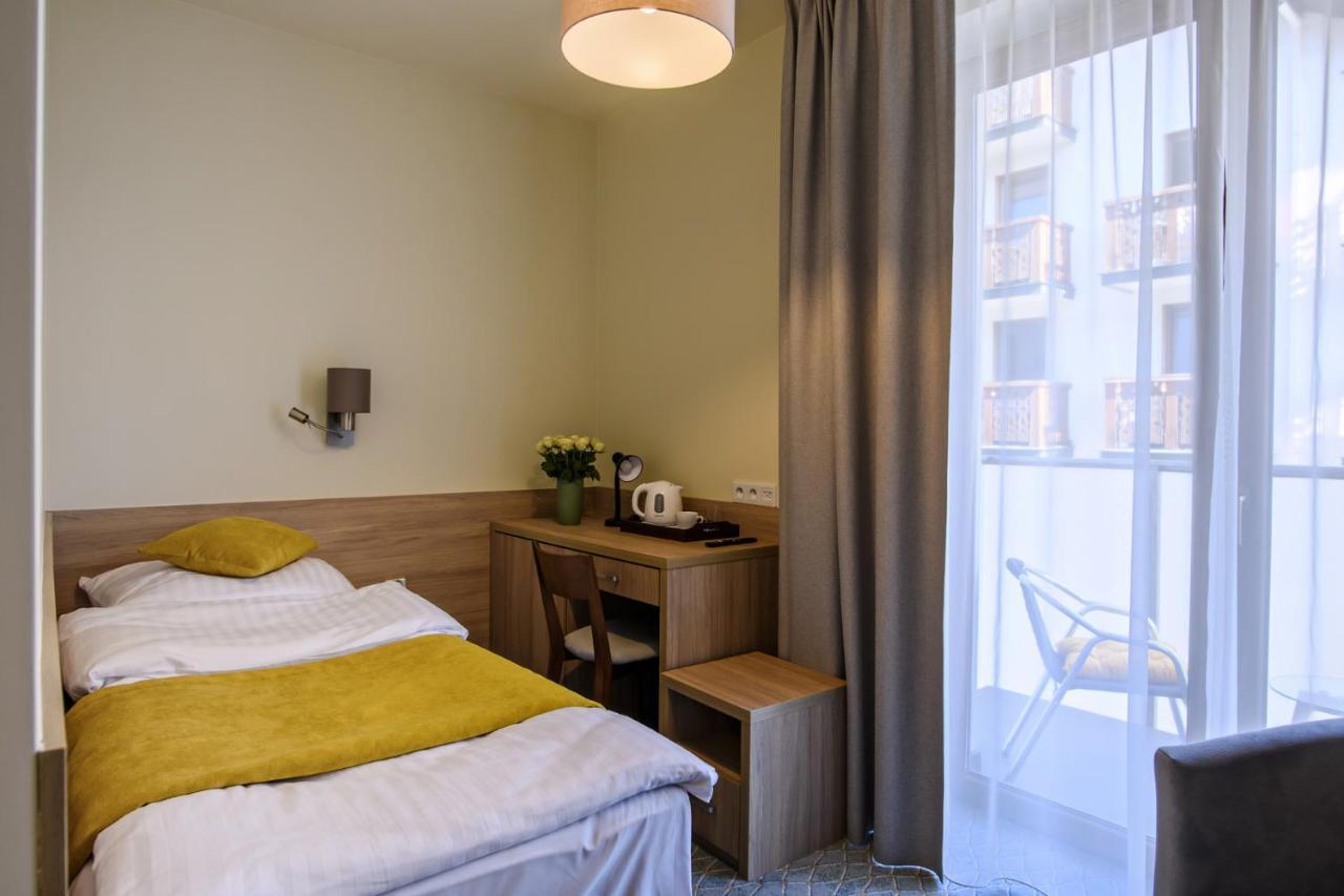 Hotel Brzozowka ブスコ・ズドロイ エクステリア 写真