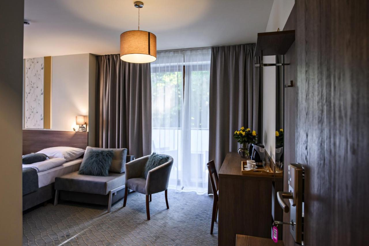 Hotel Brzozowka ブスコ・ズドロイ エクステリア 写真