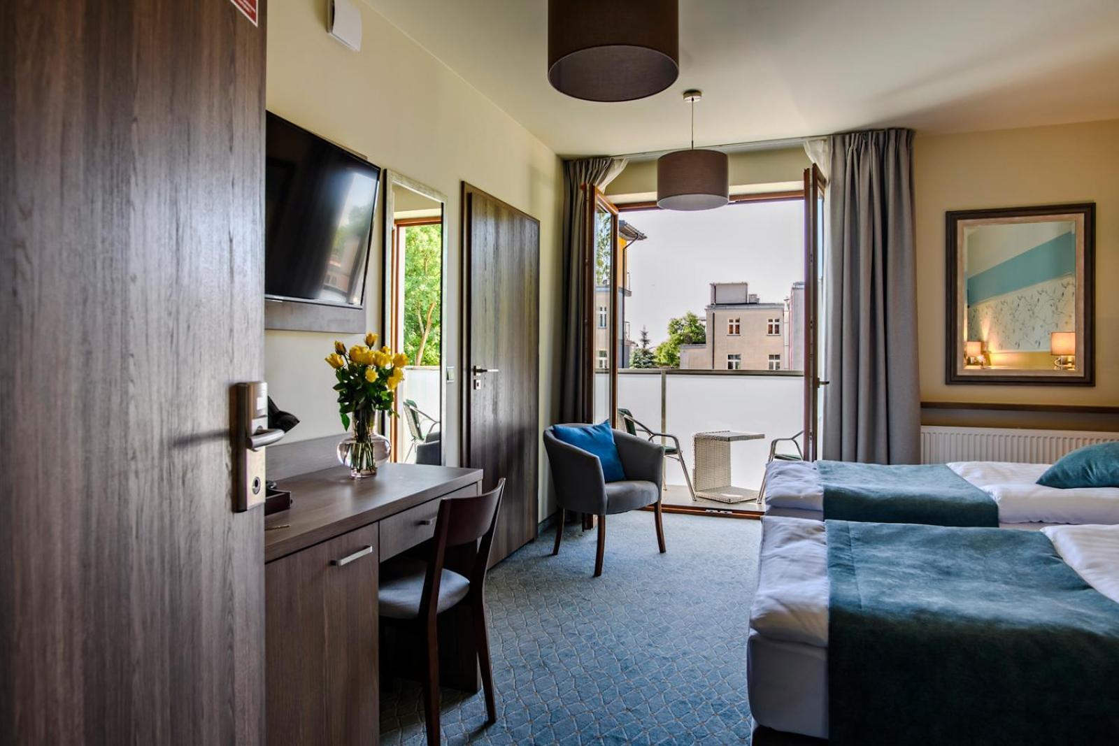 Hotel Brzozowka ブスコ・ズドロイ エクステリア 写真